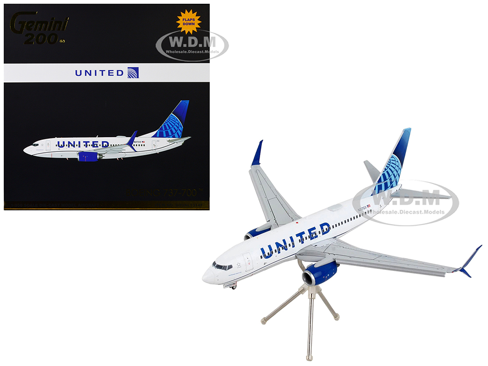 Image of Boeing 737-700 Commercial Aircraft with Flaps Down "United Airlines" White with Blue Tail "Gemini 200" Series 1/200 Diecast Model Airplane by GeminiJ