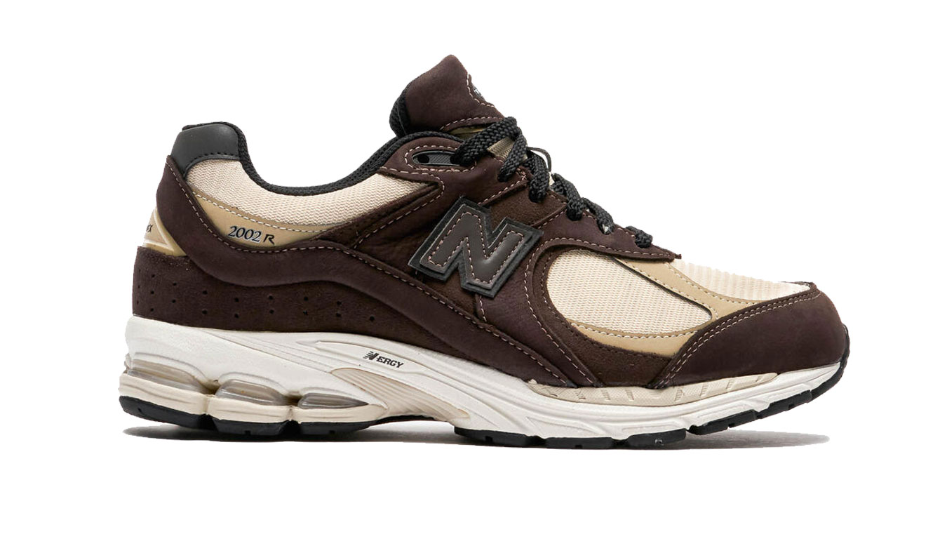 Image of New Balance M2002RXQ Gore-Tex Coffee Sandstone CZ