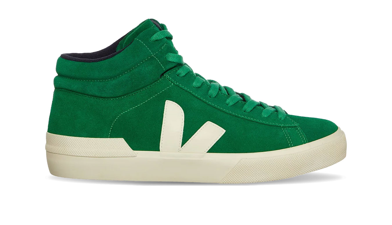 Image of Veja MINOTAUR SUEDE EMERAUDE PIERRE US